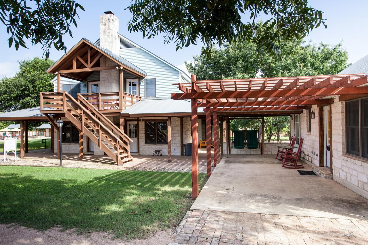 Gruene Cottages นิวบราวน์เฟลส์ ภายนอก รูปภาพ