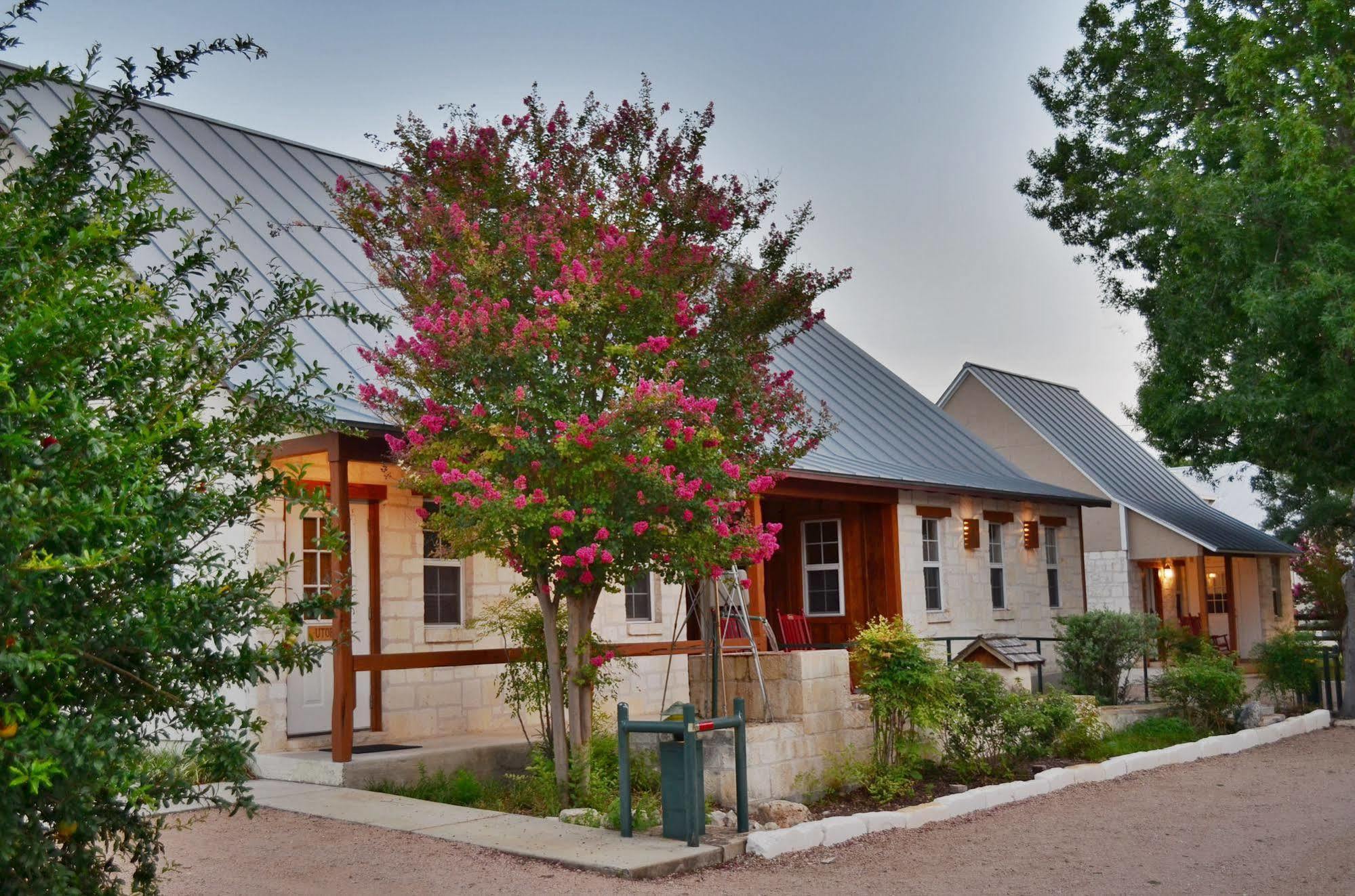 Gruene Cottages นิวบราวน์เฟลส์ ภายนอก รูปภาพ