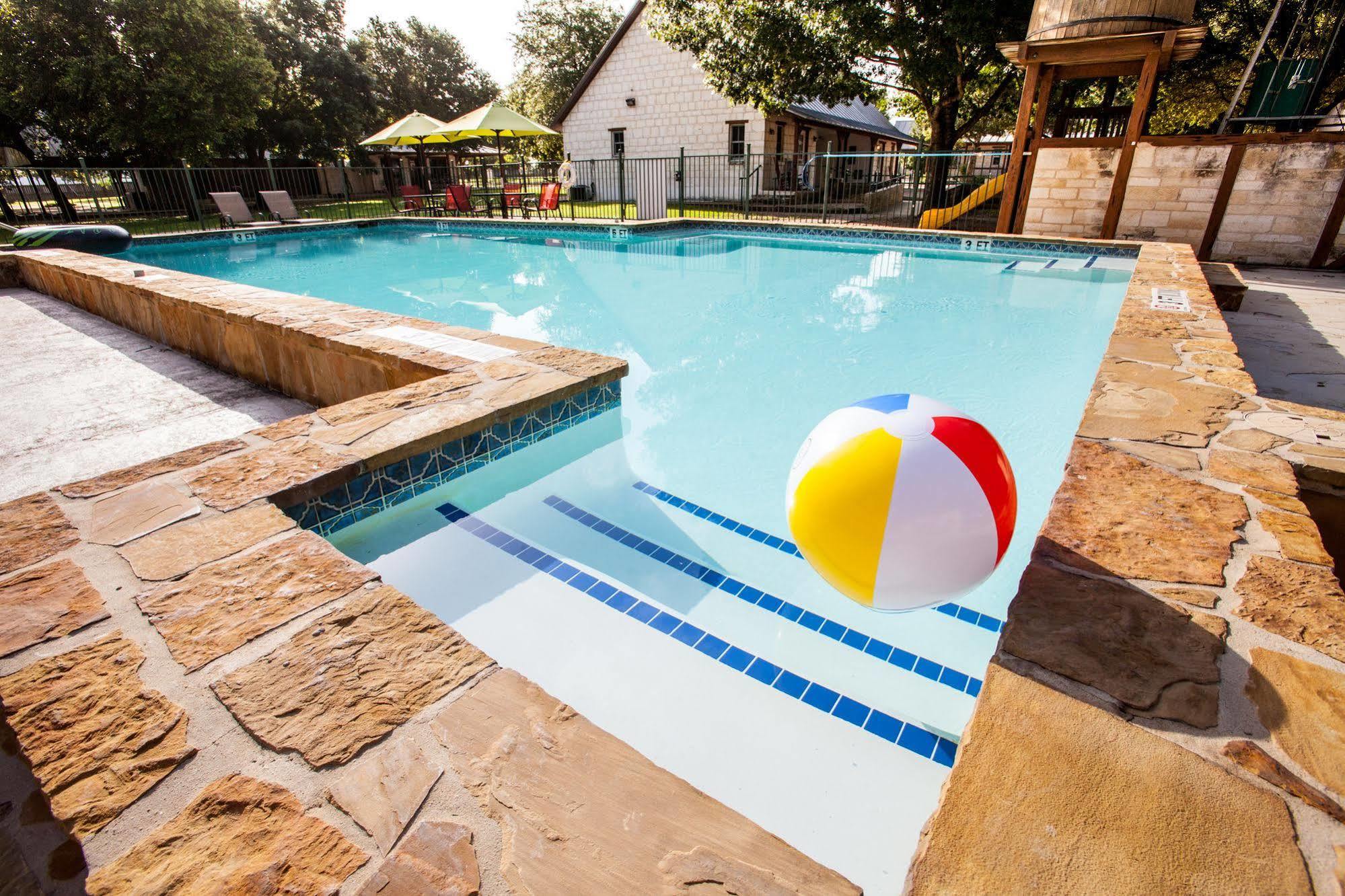 Gruene Cottages นิวบราวน์เฟลส์ ภายนอก รูปภาพ